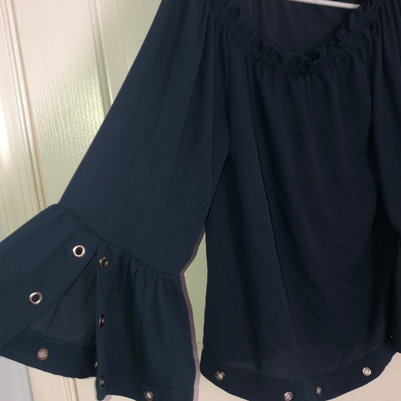 Top - Picture 2 of 2